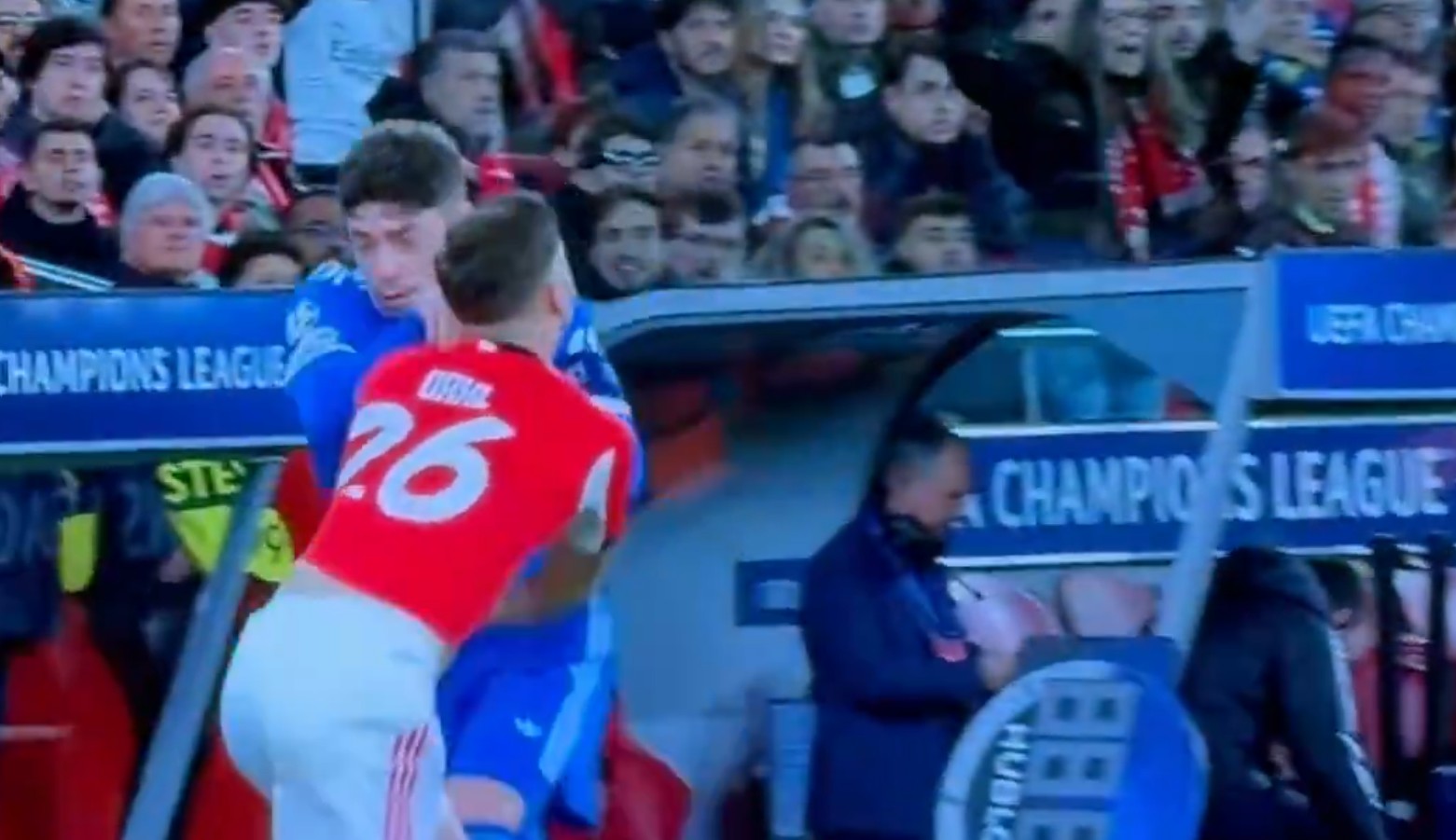 ВИДЕО / За играчите на Реал важат други правила?