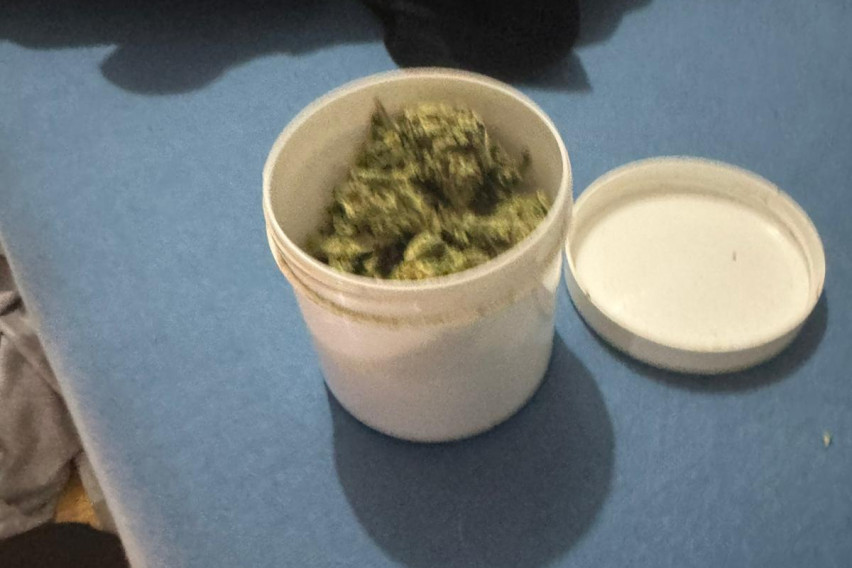 Претрес во Гостивар, пронајдена дрога, уапсен 34-годишник