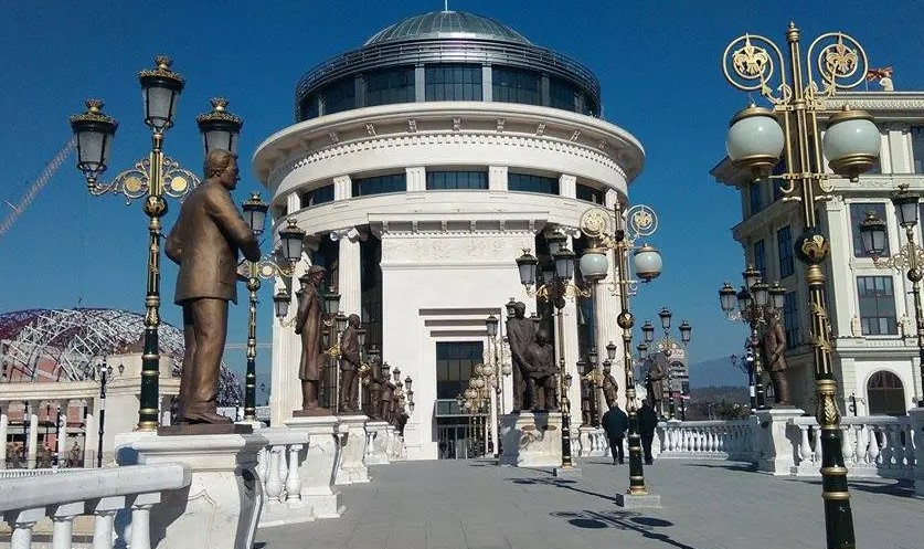 ОЈО бара куќе притвор за Груби