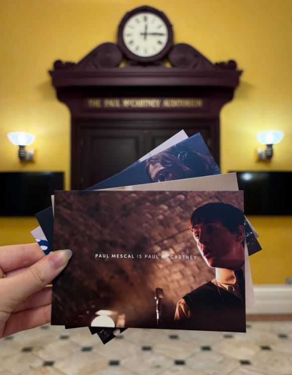 ПРВИТЕ СЛИКИ ОД ЧЕТИРИТЕ ФИЛМОВИ ЗА „БИТЛС“ СЕ ПОКАЖАА НА РАЗГЛЕДНИЦИ