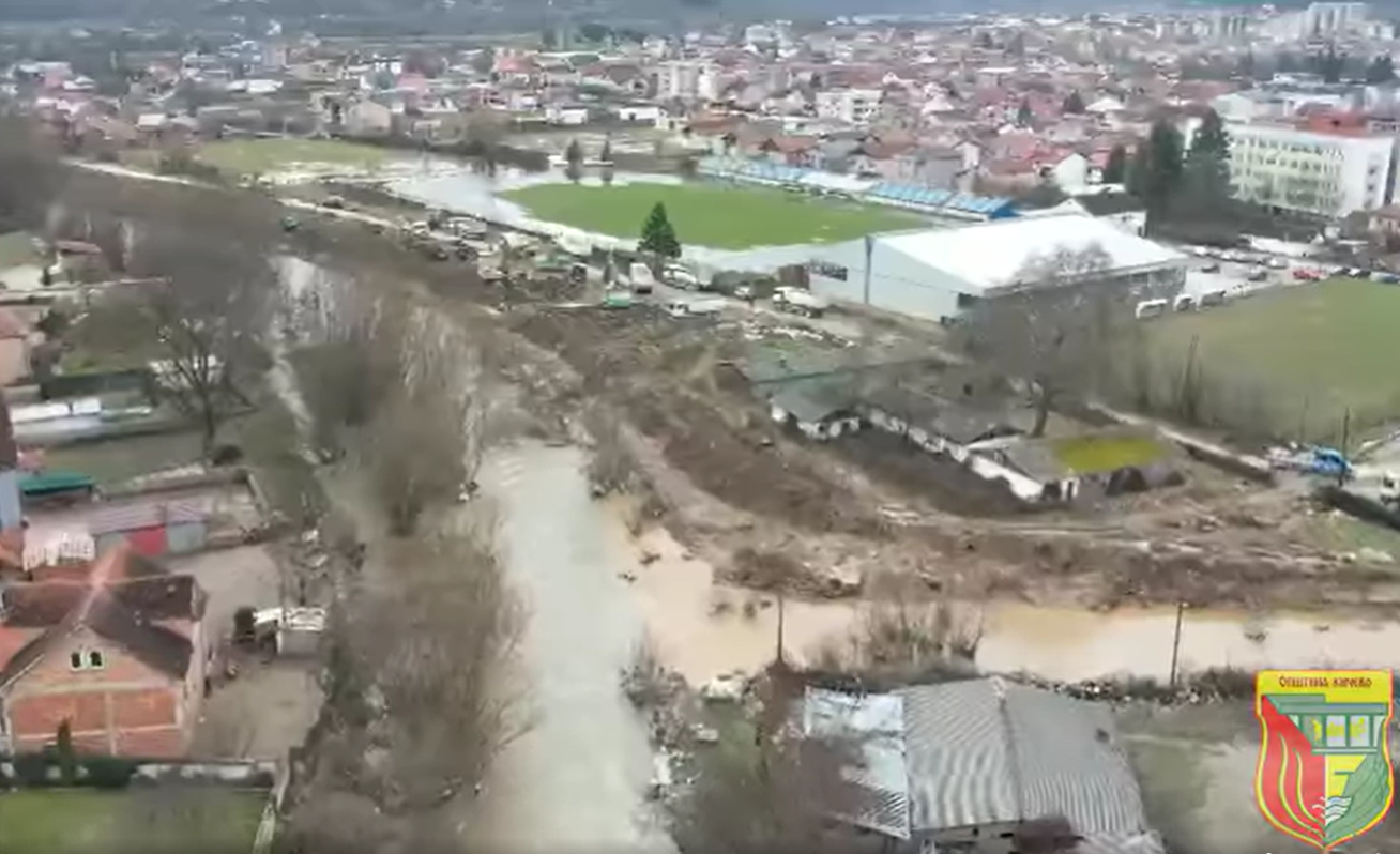 ФАКТОР НА ДЕНОТ: Поплави има во Кичево, многу куќи се под вода, а над 200 луѓе се евакуирани