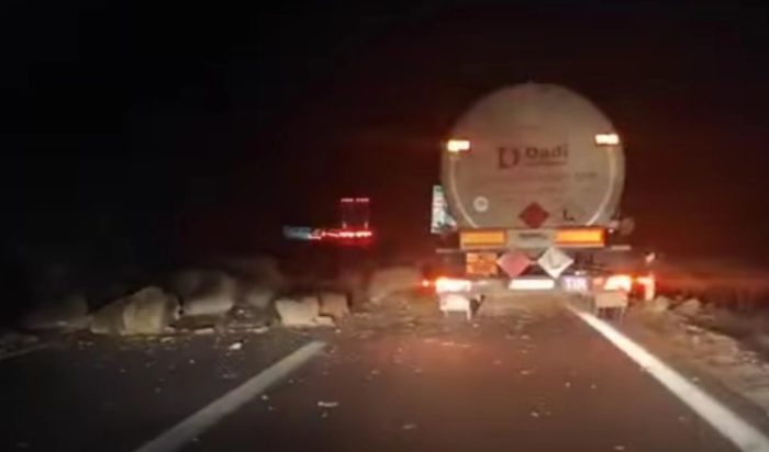 ВОЗЕТЕ ВНИМАТЕЛНО: Одрон на автопатот Скопје – Велес кај Сопот