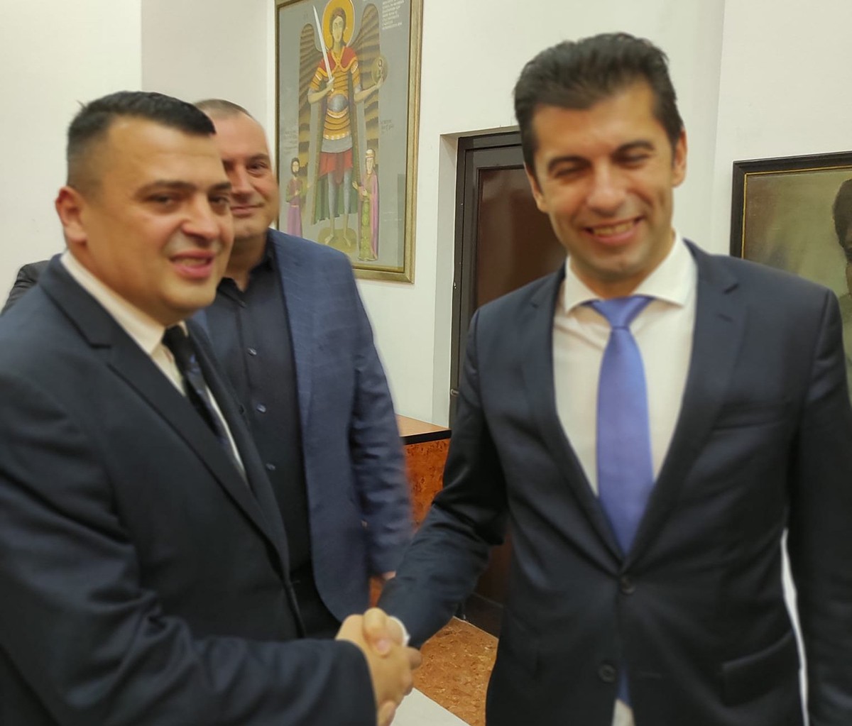 Од главата си патиме: Новопечен Бугарин од Велес среде Бугарија ги напаѓа бугарските „предавници“