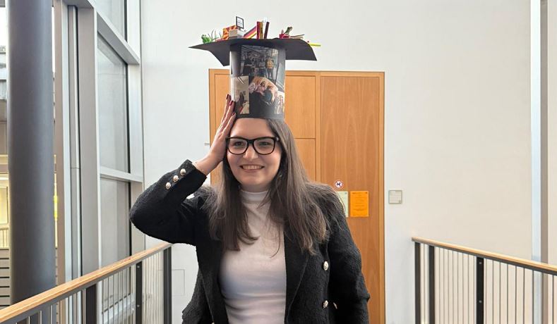 Aна Јанева докторира на 27 години на ЛМУ во Минхен: „Истражував како да се добијат клетки по нарачка, кои ќе послужат како резервни делови за организмот“