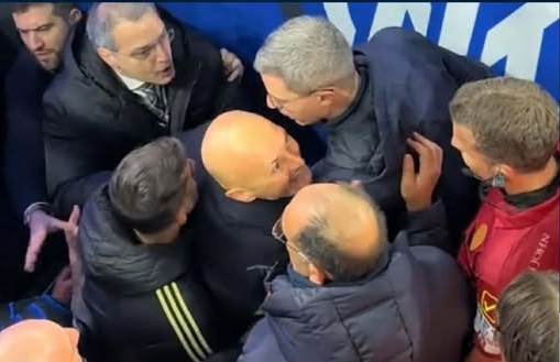 Хаос по Дербито на Италија, судијата за малку ќе настрадаше, бесниот Јуве бара оставка! (ВИДЕО)