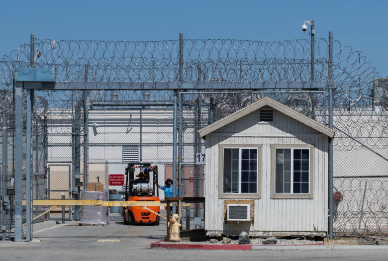 САД: 38 милијарди за пренамена на магацини во мигрантски центри