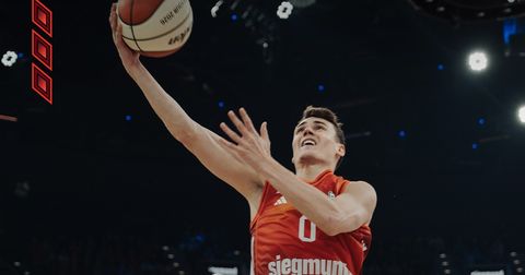 Димитријевиќ одигра маестрално, но Баерн сензационално елиминиран од Купот на Германија