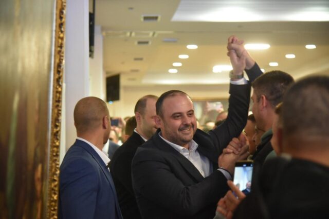 „Отчет како настан за аплауз, наместо момент за одговорност“: Што сработе градоначалникот Ѓорѓиевски во првите 100 дена од мандатот?