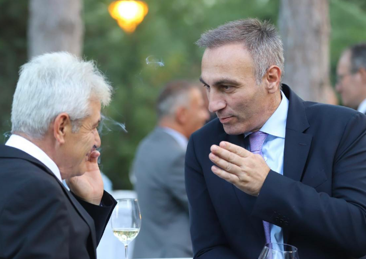 СДСМ: Театарот со Груби стана циркус