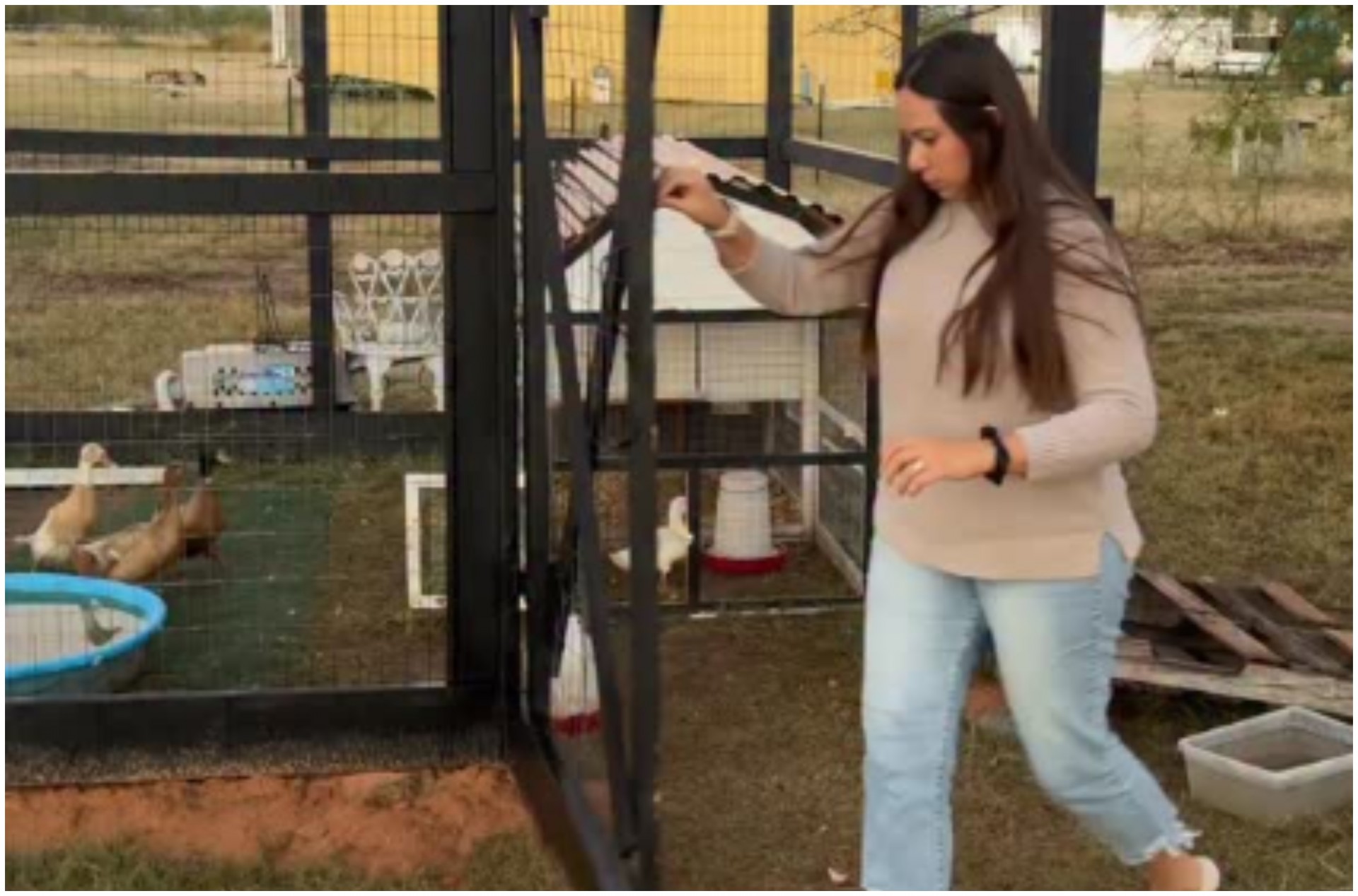 Додека мајката ѝ беше на патување, тие ѝ изградија куќа од 31.000 долари како изненадување