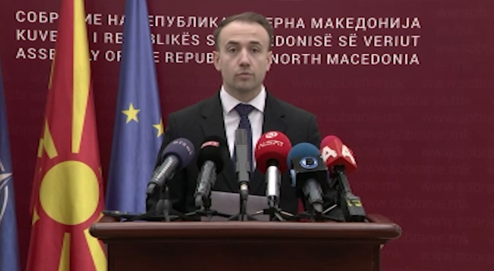 Минималната и функционерските плати во Собранието