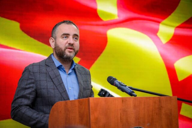 Тошковски: Македонци кои палат албанско знаме се предмет на кривичен прогон, ама и Албанци кои палат македонско знаме исто така се предмет на соодветен прогон