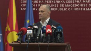 Филипче: Не може работниците да протестираат, а власта да купува нов авион