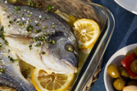 Ципура во бело вино: Eдноставно, медитеранско јадење со свеж и префинет вкус