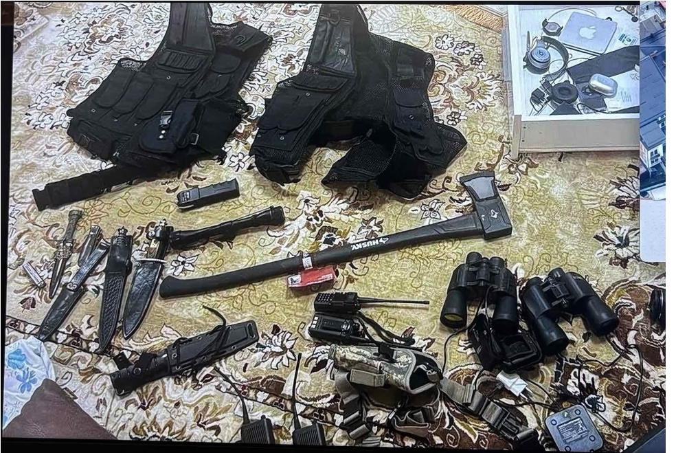 Галерија: 20 годишник од Мала Речица се заканувал со масовно убиство инспириран од настан во САД – ФБИ барале итно откривање на „Discord“ профил