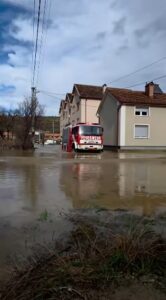 ВИДЕО: Поплавени куќи во селата Буковиќ и Семениште во општина Сарај
