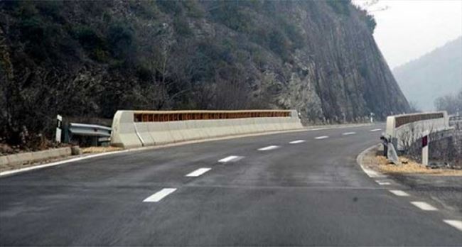 Нормализиран сообраќајот по одронот на патот Катланово – Велес