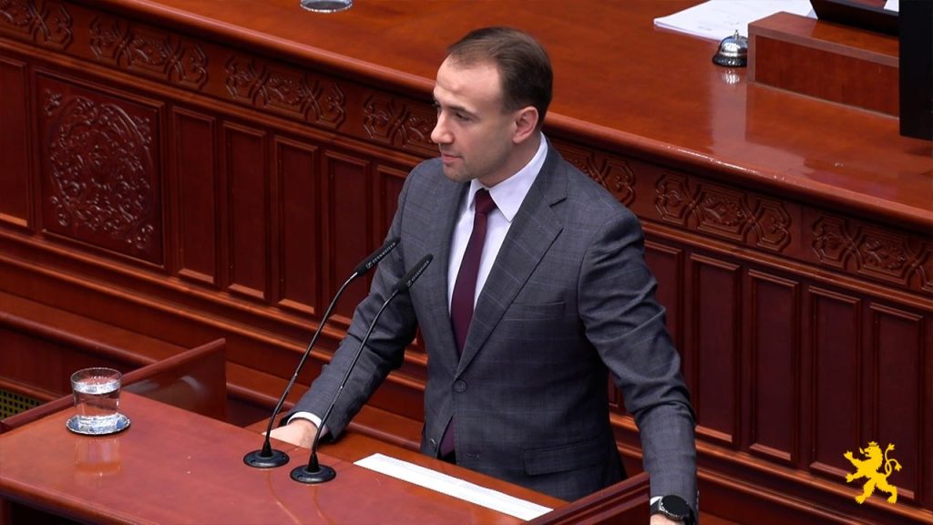 Стојаноски за платите на функционерите:  се намалуваат за над 10.000 денари, законското решение е согласно Устав