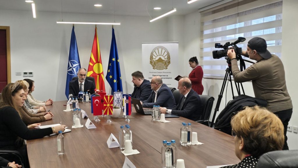 Министерството за односи меѓу заедниците организираше настан по повод Меѓународниот ден на мајчиниот јазик : разменети мислења за унапредување и надминување на предизвиците