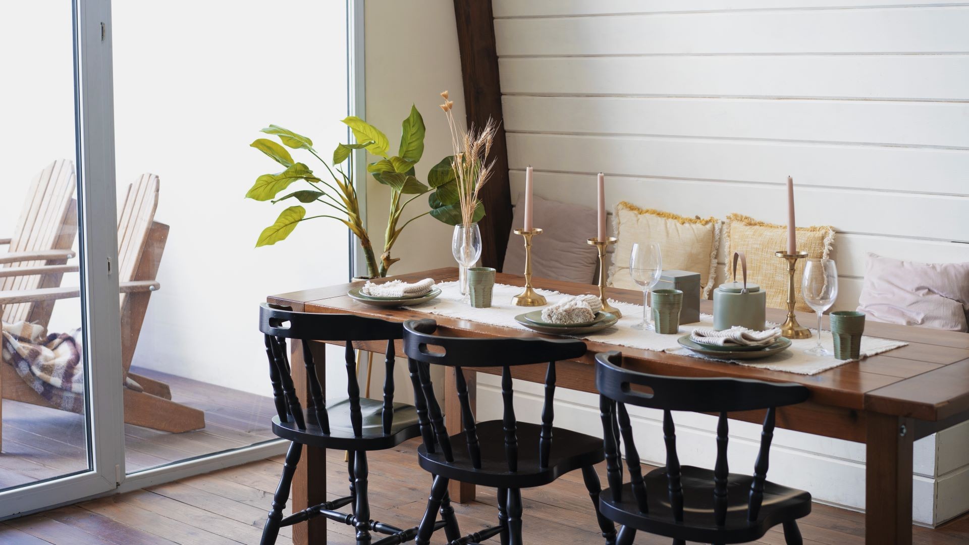 Новиот тренд од Европа ги исфрла столиците од трпезариите: Еве што ги менува и поради што е тоа практично решение