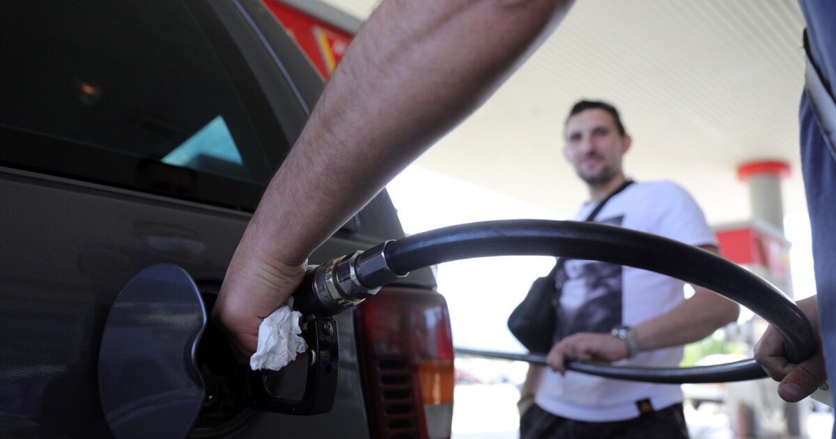 Влада го намалува ДДВ-то за горивата, ќе ослободува и мазут за ЕСМ