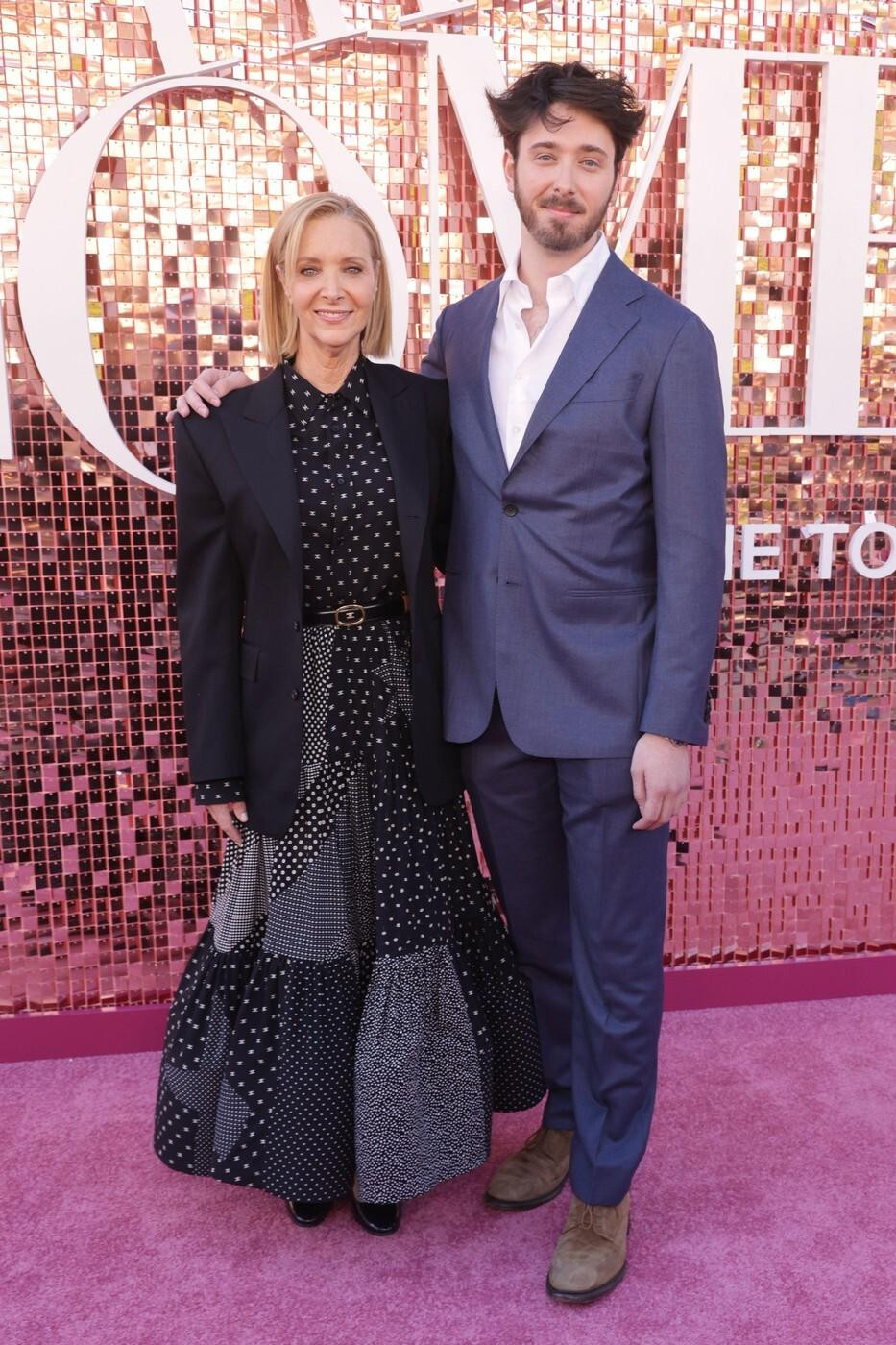 Лиса Кудроу на редок состанок со својот син, како дете го носела на снимањето на „Пријатели“, а сега глуми со него