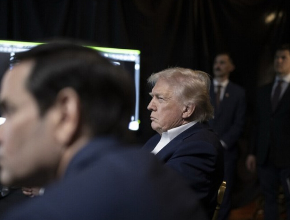 Си-ен-ен: Трамп со сè помалку опции и сè поголеми ризици поради Ормуцкиот теснец