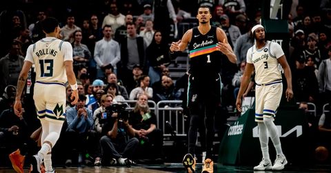 ВИДЕО: Сан Антонио го декласира Милвоки за осма победа во низа