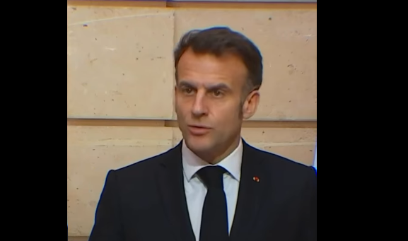 МАКРОН ДО ПУТИН: Поради зголемувањето на цените на нафтата не треба да ги преиспитаме санкциите кон Русија