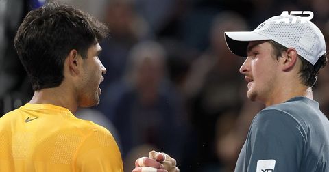 Алкараз го елиминира бразилскиот хит за трето коло во Мајами