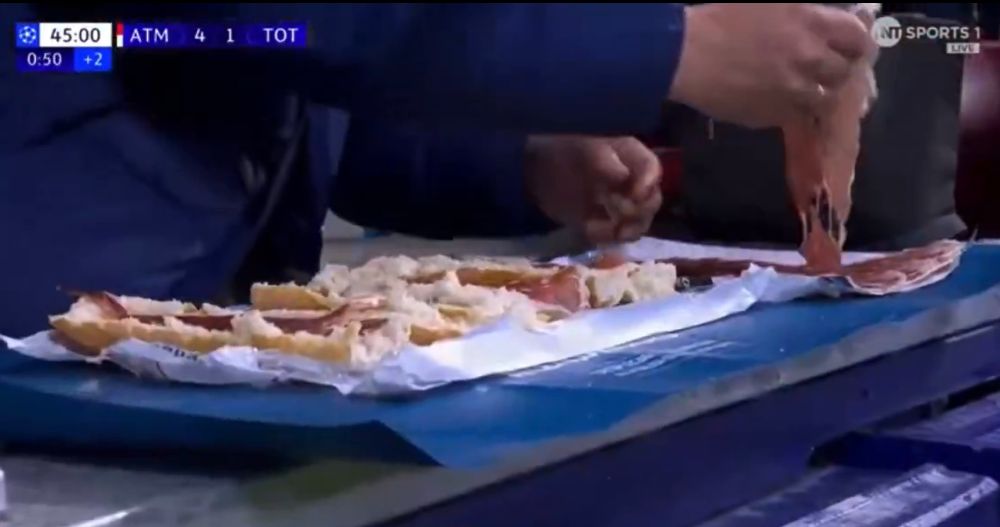 Урнебесно: Фан на Атлетико си правеше сендвичи додека неговиот тим го мелеше Тотнем! (ВИДЕО)