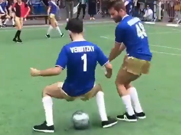 Овие фудбал играат или?