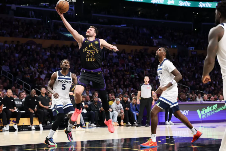 Дончиќ блеска, сам ја победи Минесота