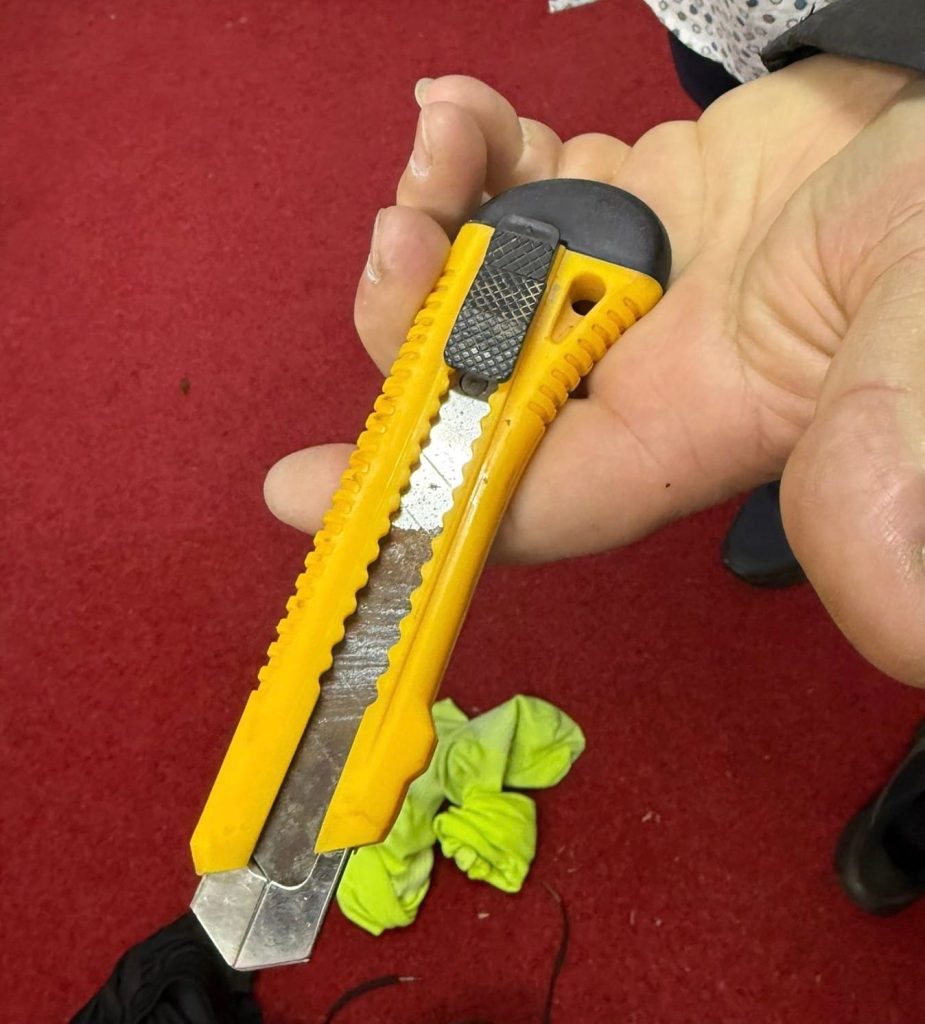 Навивачите во Тетово фрлале предмети кон судиите, а на теренот паднал и скалпел!