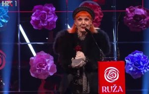 (ВИДЕО) Доделување награди во Хрватска – Јосипа Лисац ги насмеала сите со својата реакција откако била прогласена за музичарка на годината: „Тотално сум вознемирена“