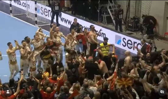 „Комити“ се насекаде каде игра Вардар – „црвено-црно“ славје на ракометарите и навивачите