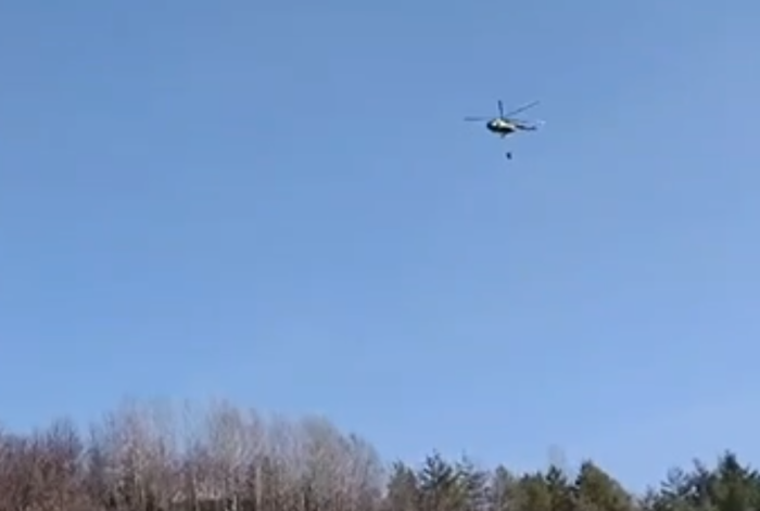 ЦУК во координација со институциите: Ангажирани два армиски хеликоптери за пожарот на Јабланица