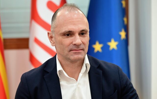 Регистарски таблички на членови на ВМРО биле тргнати од „Сејф Сити“ за да не се казнуваат, рече Филипче