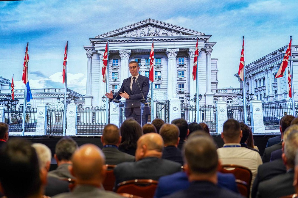 Мицкоски од Будимпешта: Македонија нуди стабилност и поволни услови за нови партнерства