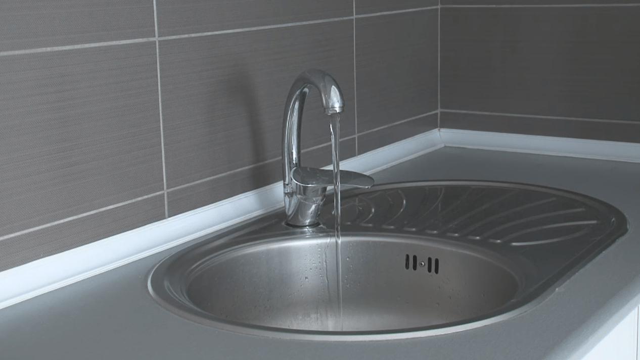 Забраната за пиење вода во Струга останува