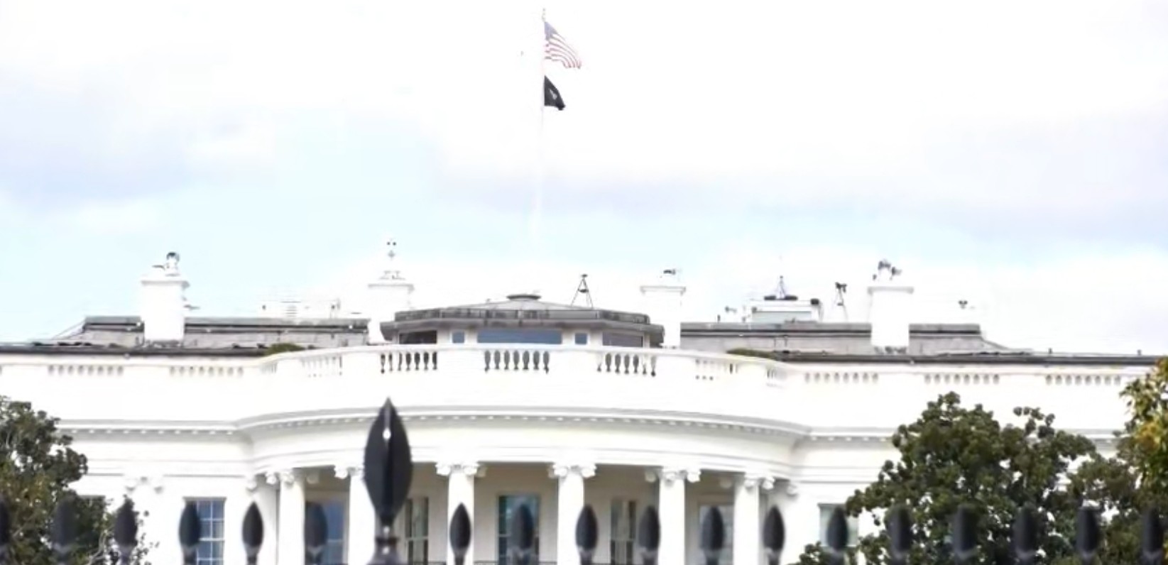 Трамп тврди дека во Техеран преговара со вистинските луѓе, Техеран вели дека си преговара сам со себе