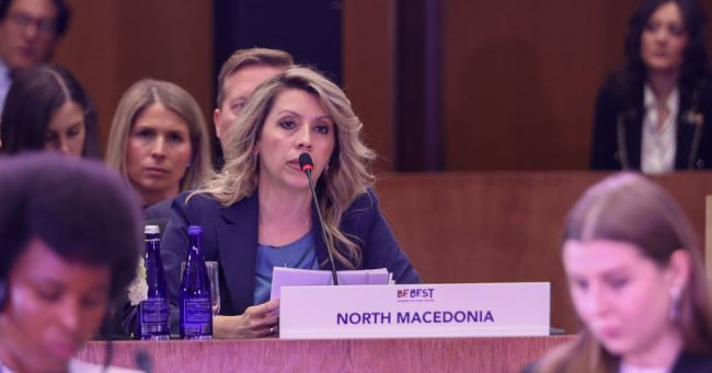 СОПРУГАТА НА ПРЕМИЕРОТ РОЗИ МИЦКОСКА НА САМИТ ВО ВАШИНГТОН ОРГАНИЗИРАН ОД МЕЛАНИЈА ТРАМП