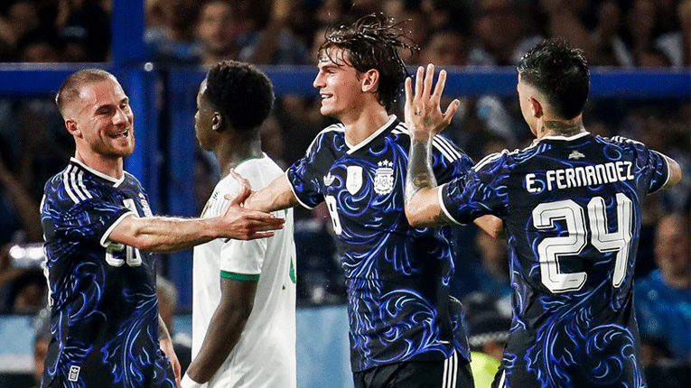 Аргентина има иднина после Меси, Нико Паз покажа дека е мајстор за слободни удари (Видео)