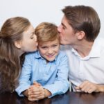 Ти си совршен родител за твоето дете: Зошто љубовта е поважна од совршенството?