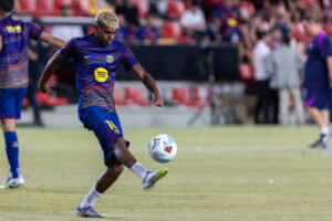 (Фото) Ламин Јамал ​​во врска со прекрасна русокоса?