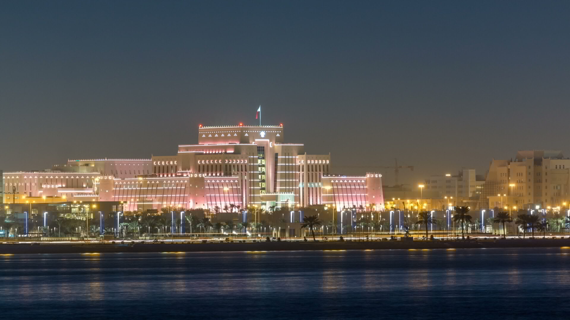 Во Доха, главниот град на Катар се слушаат експлозии