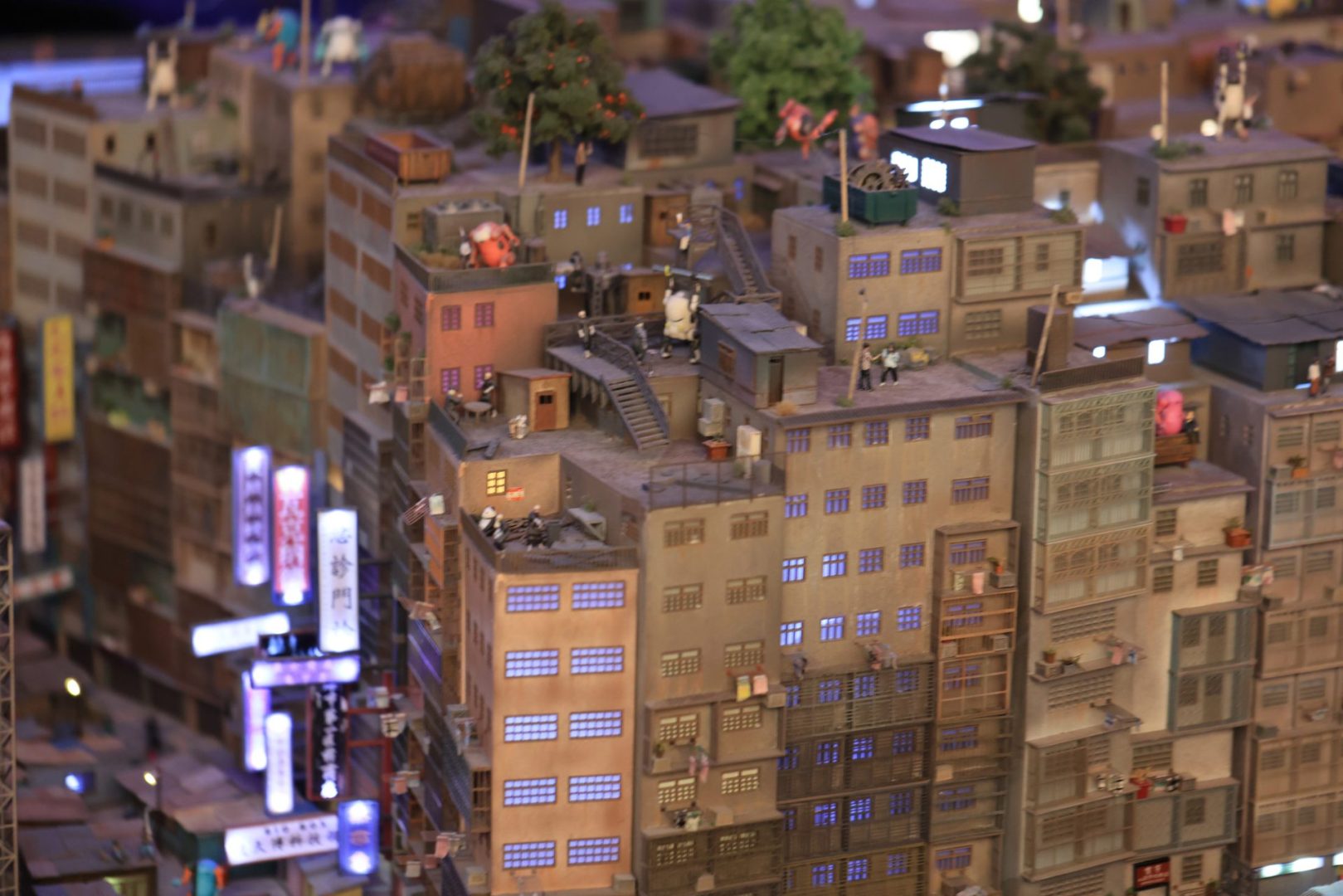 35.000 луѓе во 350 згради: „Мрачниот град“ во кој владееле криминал и анархија