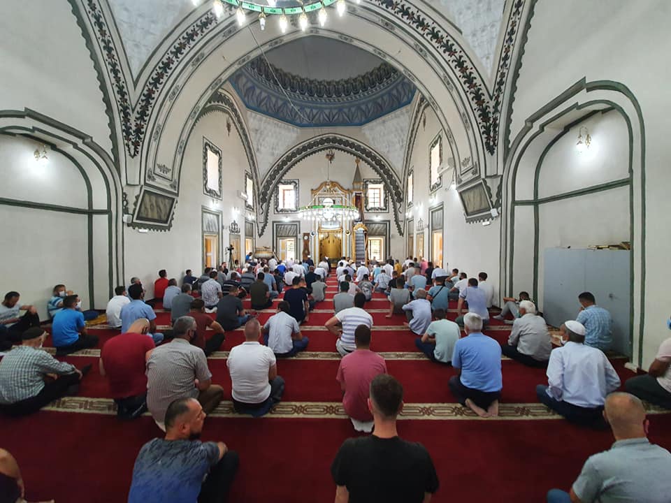 Муслиманите го слават Рамазан Бајрам – политичарите упатија честитки за празникот