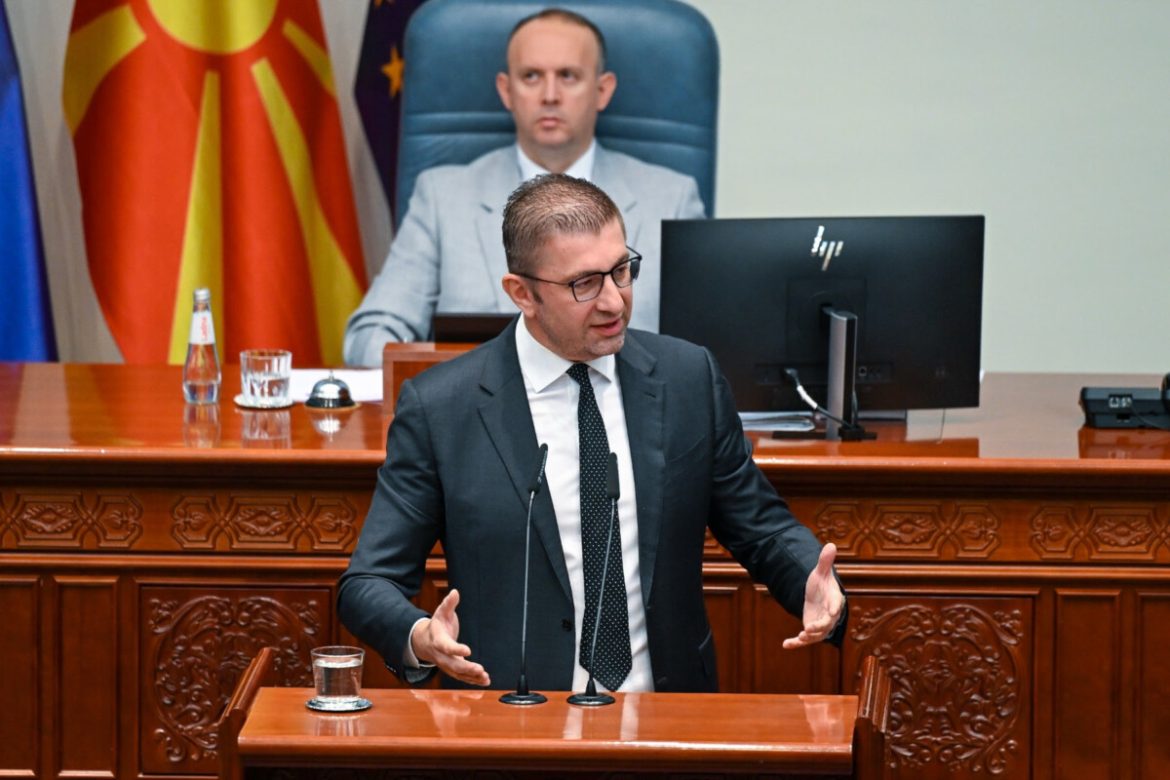 Мицкоски за министерката Јаневска: Жената е ожалостена бидејќи сопругот неодамна ѝ почина, не е добро некој така да ѝ се обраќа