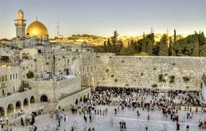 Израелскиот парламент на чекор до одобрување на закон за забрана на заеднички молитви меѓу мажи и жени при Западниот ѕид